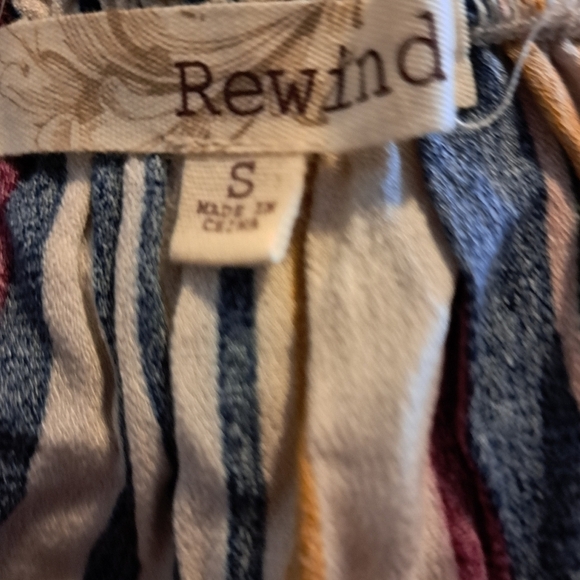 Rewind off shoulder blouse size small A-20 5/$25 - Picture 3 of 3